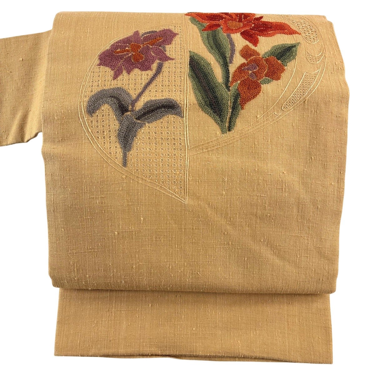 逸品　未使用品　和服帯　正絹　仙頭・相良刺繍　花模様　(紬)名古屋帯　早い者勝ち 名古屋帯 秀品 紬地 草花 相良刺繍 汕頭刺繍 薄黄土色 正絹｜中古