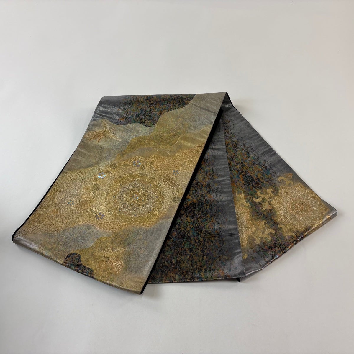 美品】 袋帯 名品 華文 花鳥 螺鈿 金彩 金色 お太鼓柄 正絹｜中古