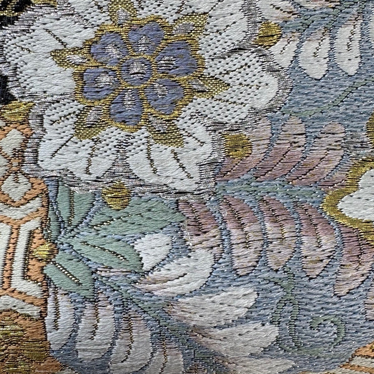 美品】 袋帯 名品 草花 青海波 箔 金銀糸 黒灰 六通 正絹｜中古・古着