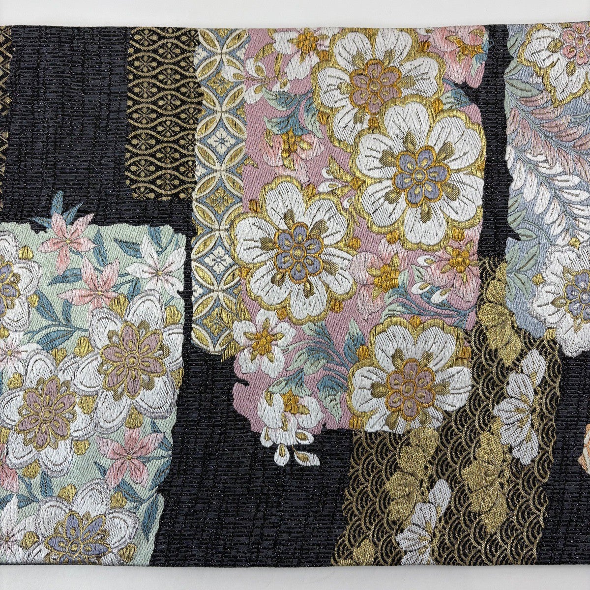 美品】 袋帯 名品 草花 青海波 箔 金銀糸 黒灰 六通 正絹｜中古・古着