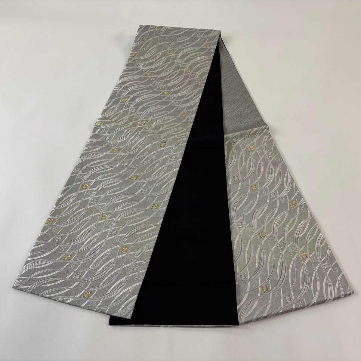 美品】 袋帯 名品 花菱 幾何学模様 金銀糸 箔 銀色 六通 正絹｜中古