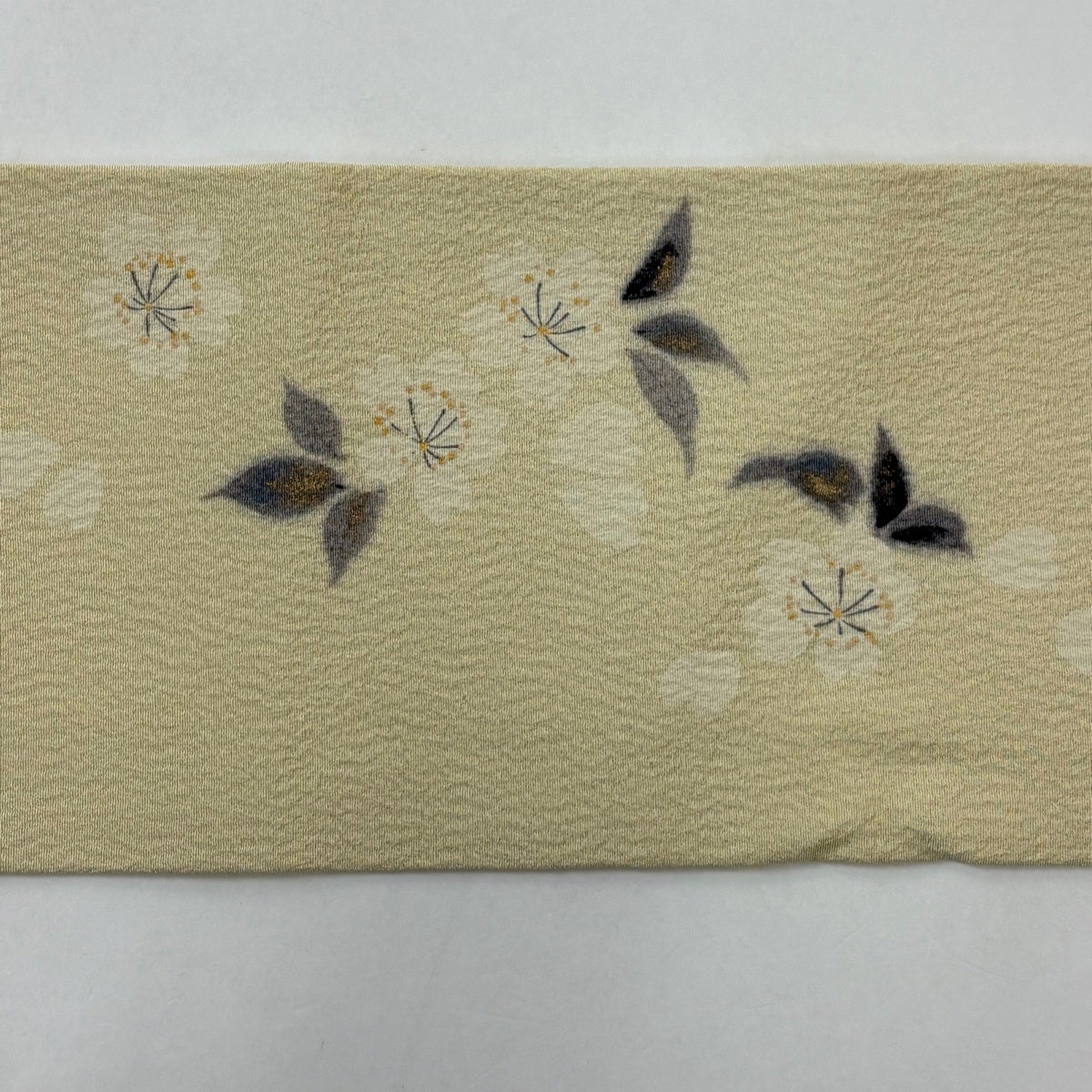 名古屋帯 名品 落款あり 山科春宣 刀 桜 金彩 ベージュ 正絹｜中古
