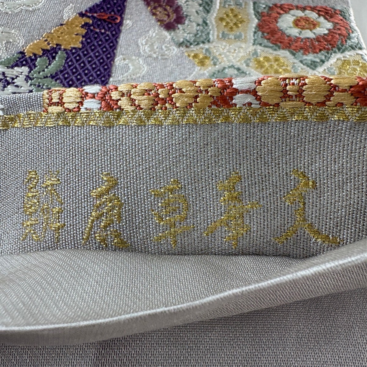 袋帯 名品 草花 鱗唐草華文 金糸 つづれ織 灰色 六通 正絹｜中古・古着
