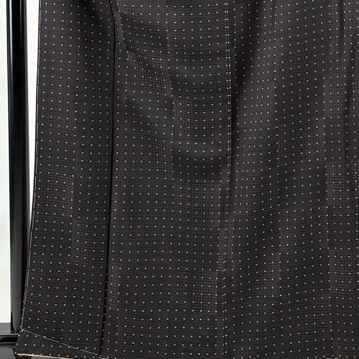 美品】 小紋 身丈163cm 裄丈67cm M 袷 幾何学模様 地紋 焦茶色 正絹