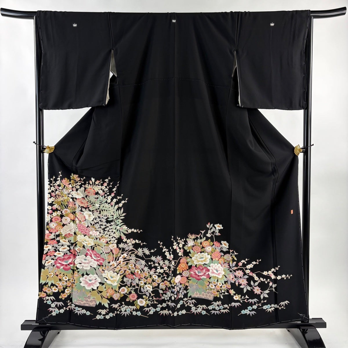 色留袖 美品 名品 身丈162cm 裄丈63cm 正絹 【中古】 色留袖 身丈162cm 裄丈67.5cm L 袷 落款あり 枝花 鳥 金彩 ぼかし 紫