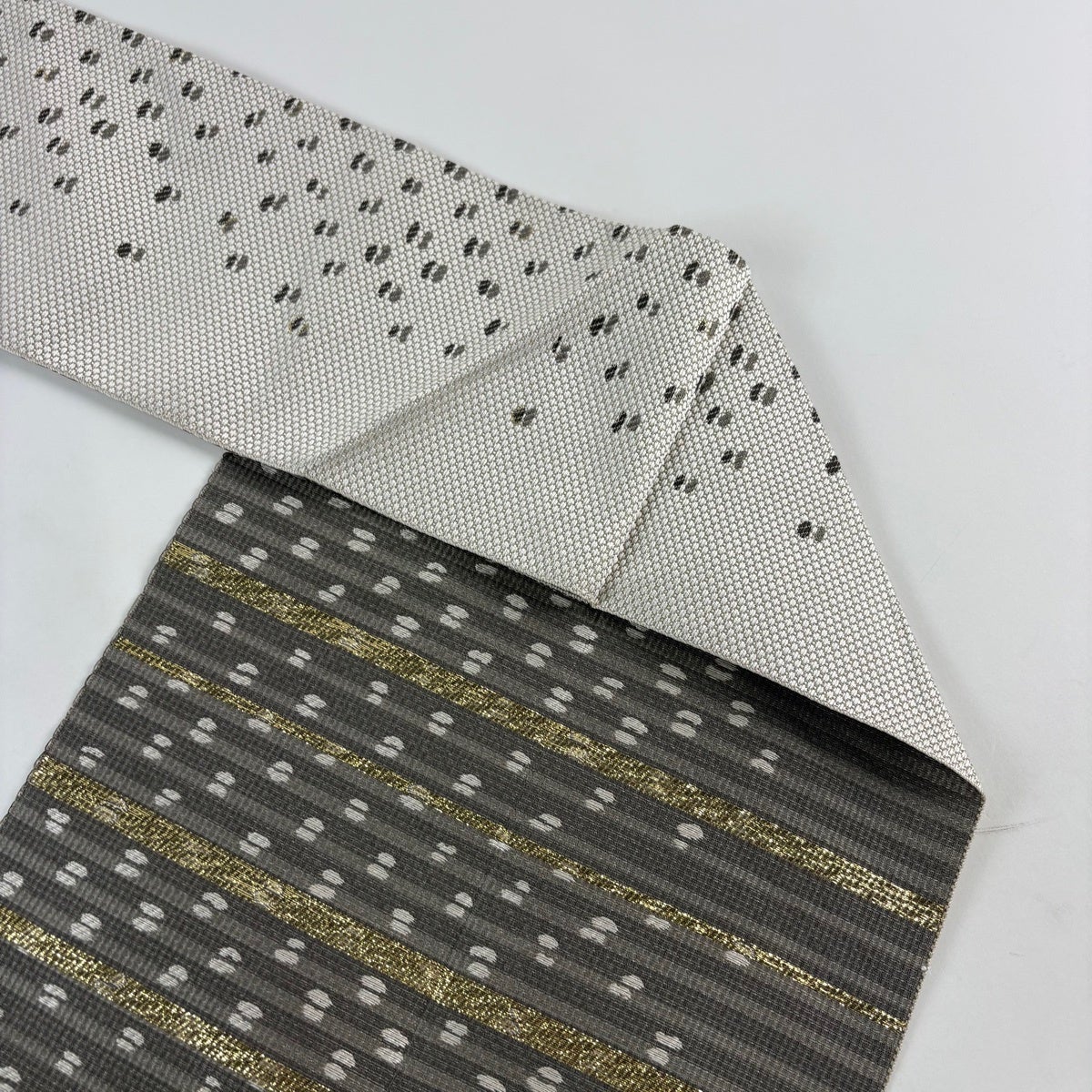 ZY-615 名古屋帯 刺繍 パールトーン加工 名品 松葉仕立て 正絹 美品 美品】 名古屋帯 名品 八寸名古屋帯 松葉仕立て 幾何学模様 箔 灰茶