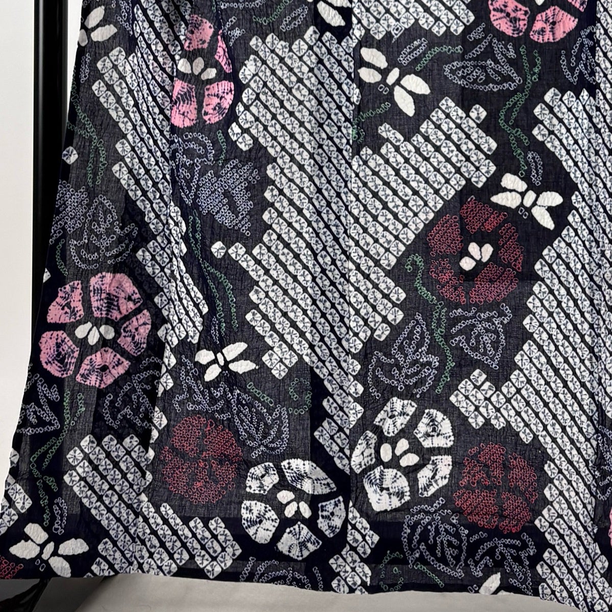 美品】 浴衣 身丈163cm 裄丈64cm M 絞り浴衣 草花 とんぼ 紺色 綿 名品