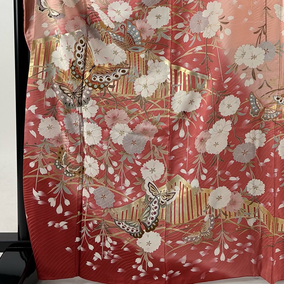 振袖 身丈167.5cm 裄丈68.5cm L 袷 蝶 桜 金糸 金彩 ピンク 正絹 秀品