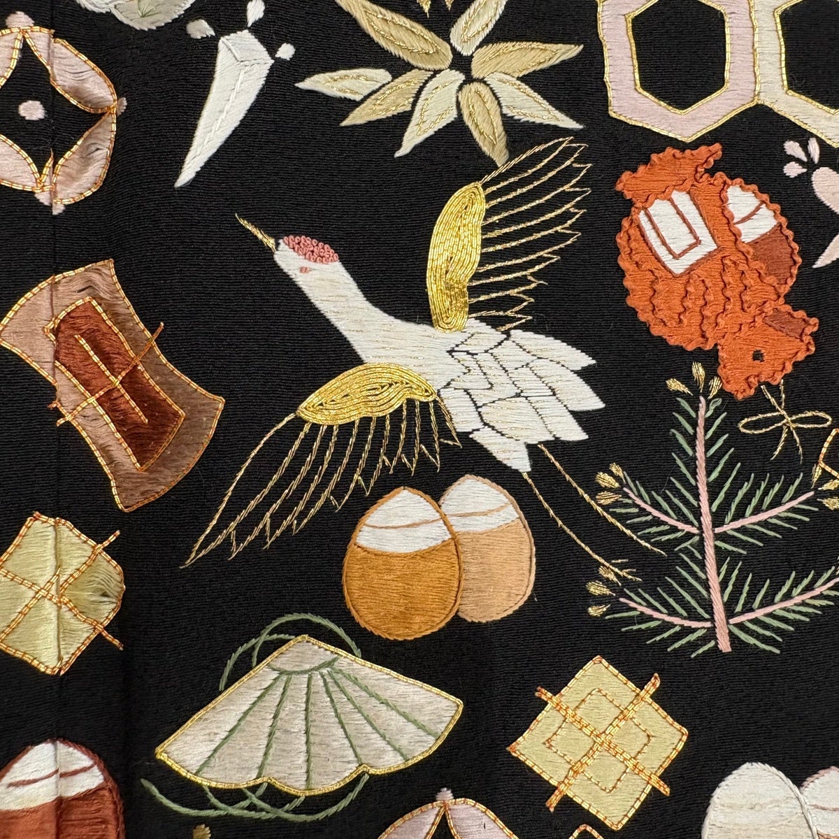 黒留袖 身丈157.5cm 裄丈65cm M 袷 宝尽くし 鶴 金糸 刺繍 黒 正絹 秀