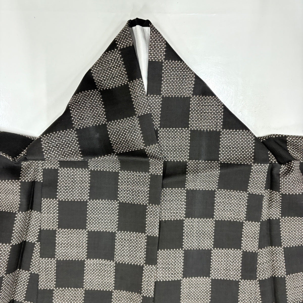 美品】 紬 身丈162cm 裄丈62cm S 袷 市松 焦茶色 正絹 秀品｜中古