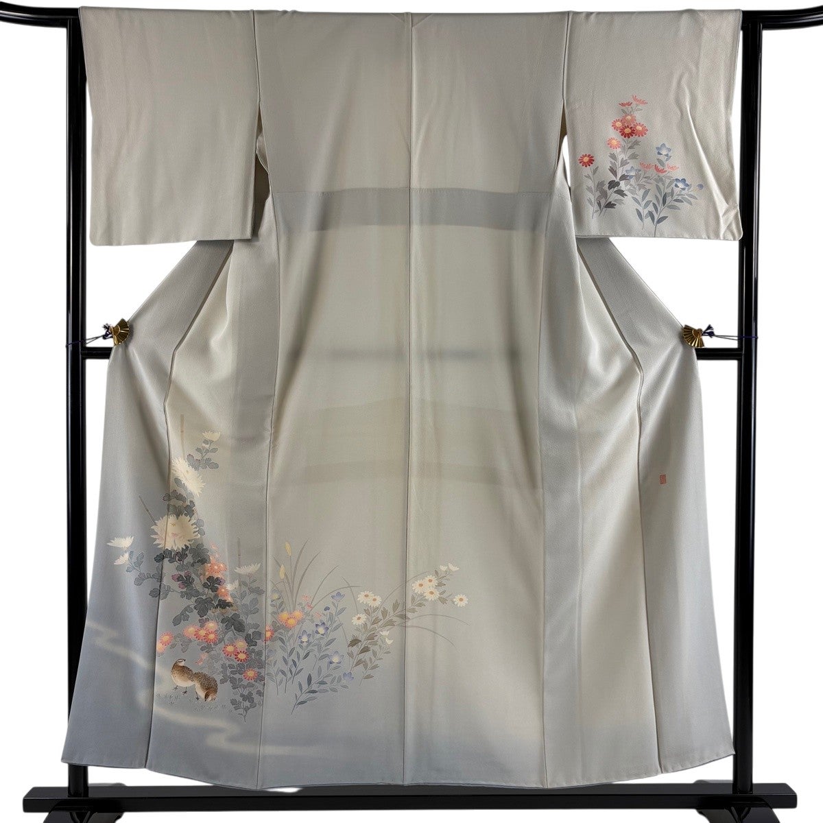 付下げ 身丈154cm 裄丈62.5cm S 袷 落款あり 菊 鳥 ぼかし 灰色 正絹