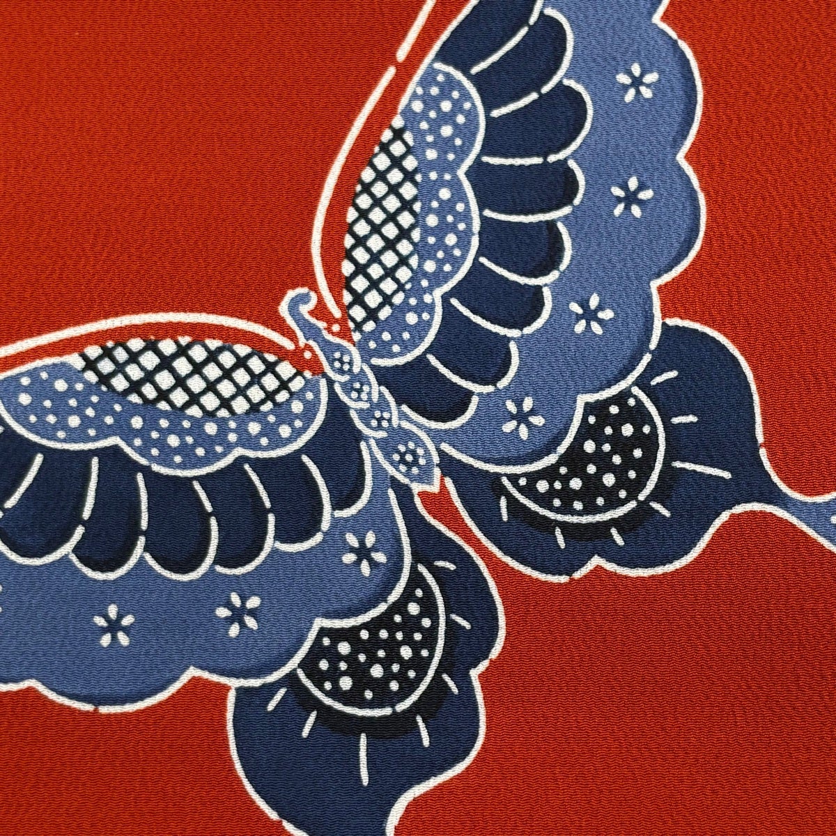 美品】 開き名古屋帯 逸品 栗山吉三郎 蝶 縮緬 茜色 正絹｜中古・古着