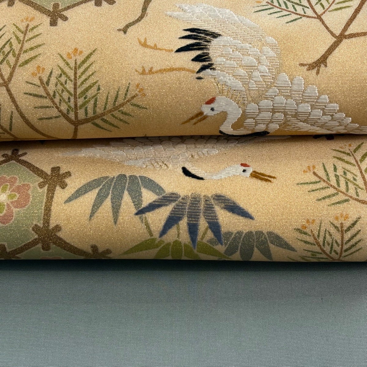美品】 名古屋帯 逸品 落款あり 鶴 松竹梅 金通し 刺繍 灰緑 正絹