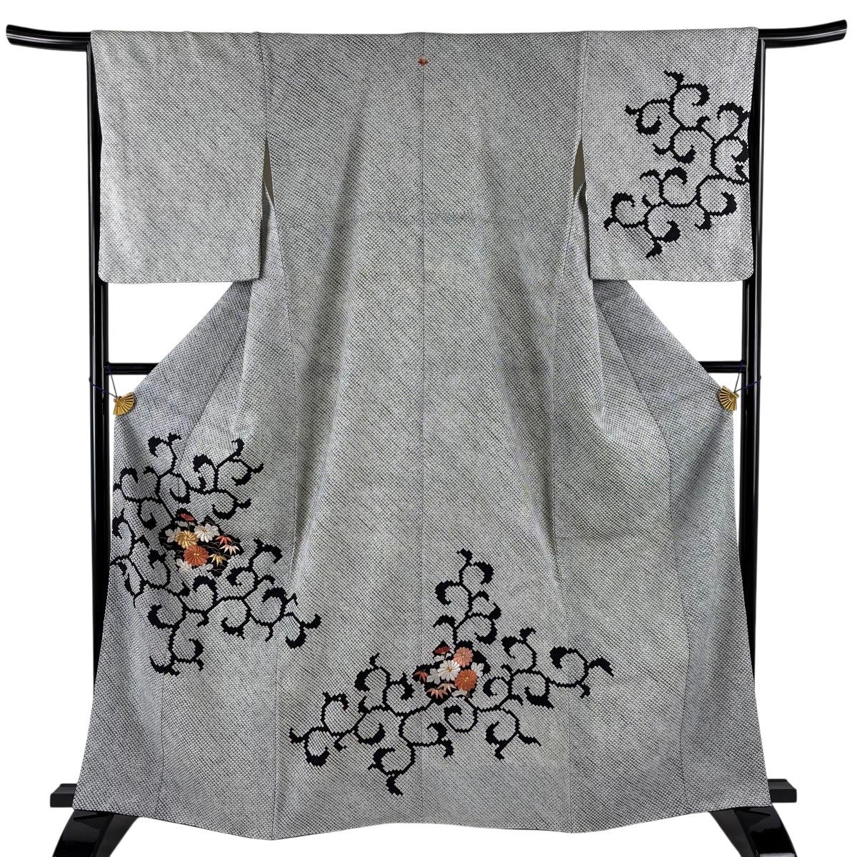 付下げ 身丈162cm 裄丈65.5cm M 袷 菊 笹 刺繍 絞り 黒灰 正絹 秀品 一