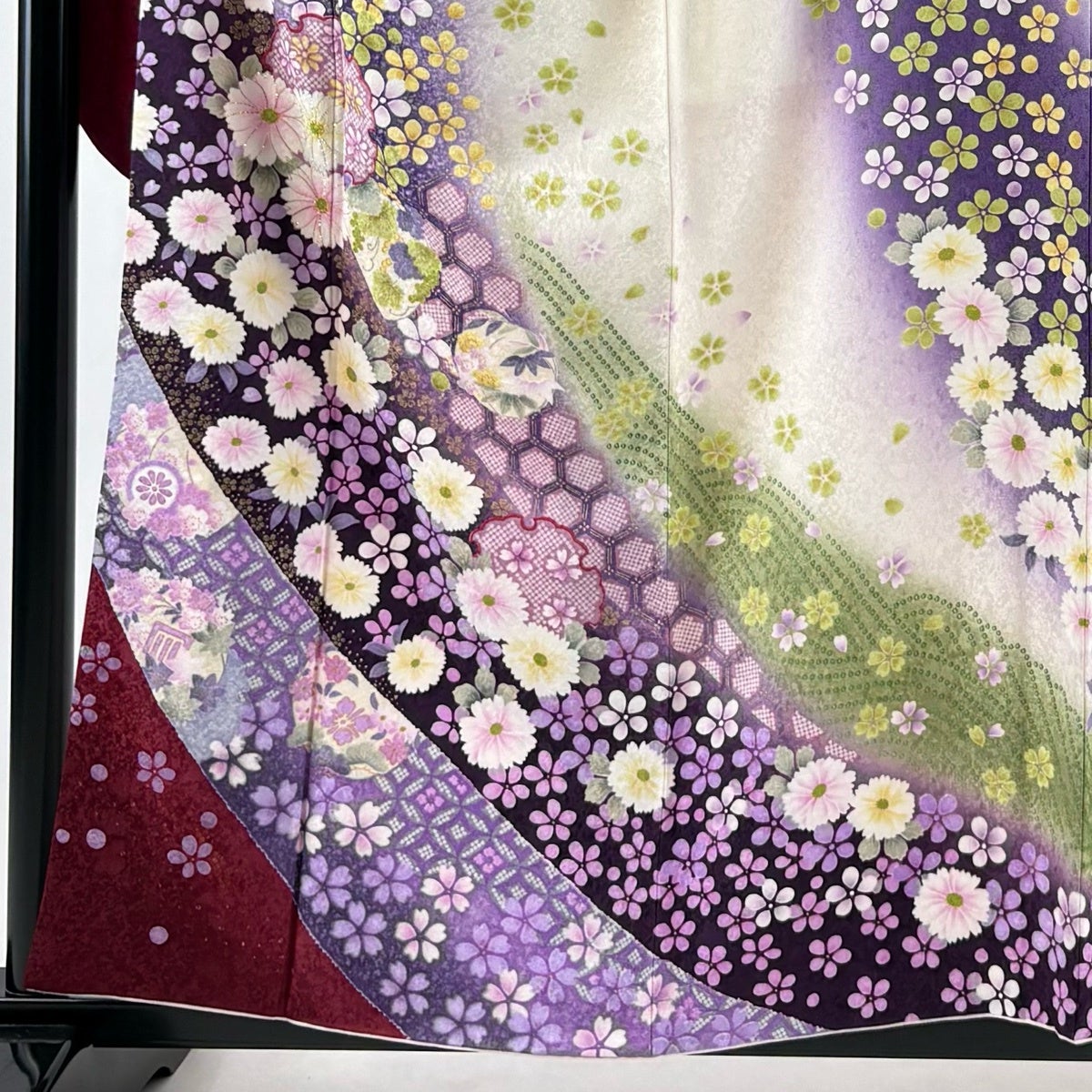 美品】 振袖 身丈159cm 裄丈65.5cm M 袷 雪輪 草花 金彩 箔 えんじ色