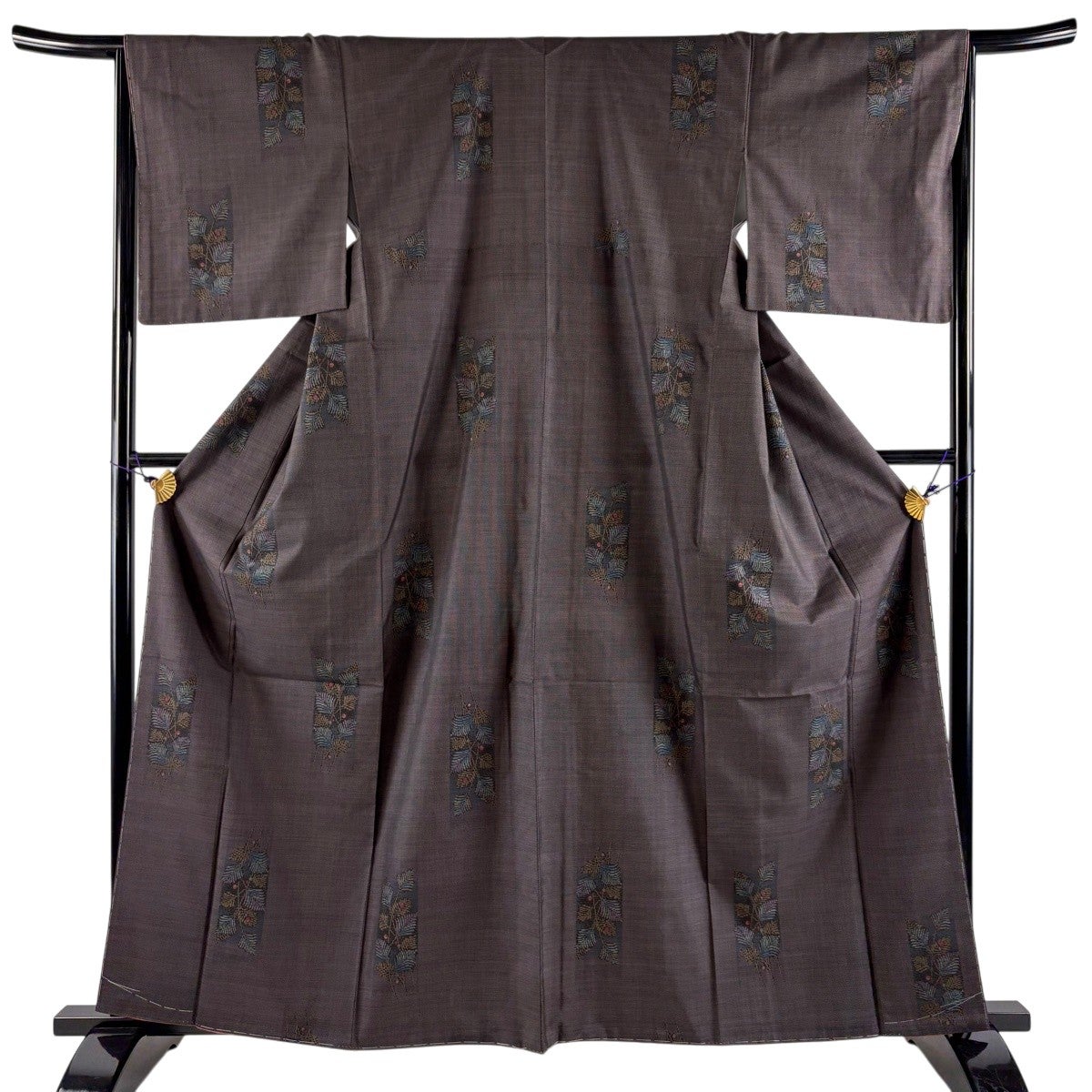美品】 大島紬 身丈161.5cm 裄丈65.5cm M 袷 純泥染 証紙あり 松 茶紫