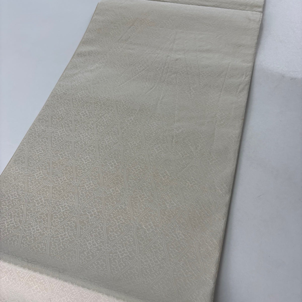袋帯 秀品 唐花丸紋 草花 花 唐草 金糸 ベージュ 六通 正絹｜中古