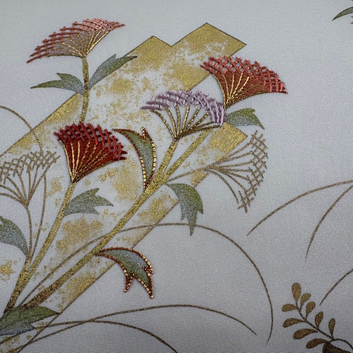 絹 名古屋帯 六通　シルバー箔　正装用にも　夏帯 草花柄ベージュ 銀糸刺繍 名古屋帯 秀品 草花 萩 金銀糸 金銀彩 ベージュ 正絹｜中古・古着