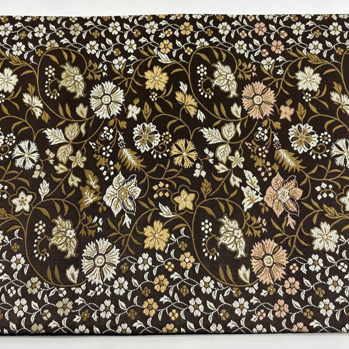 美品】 袋帯 名品 落款あり 花唐草 箔 唐織 焦茶色 六通 正絹｜中古