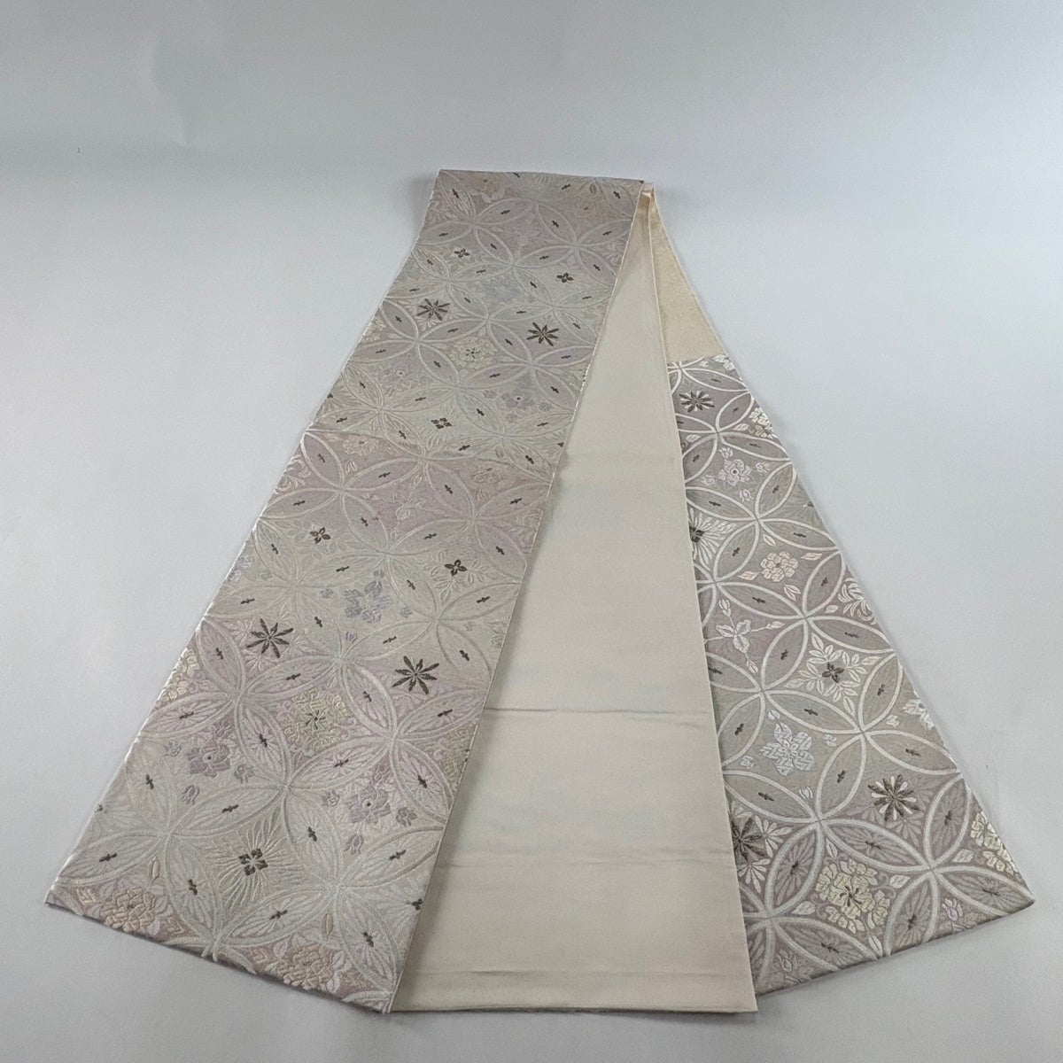 美品】 袋帯 名品 御印華文 皇 七宝華文 唐織 箔 ピンクベージュ 六通