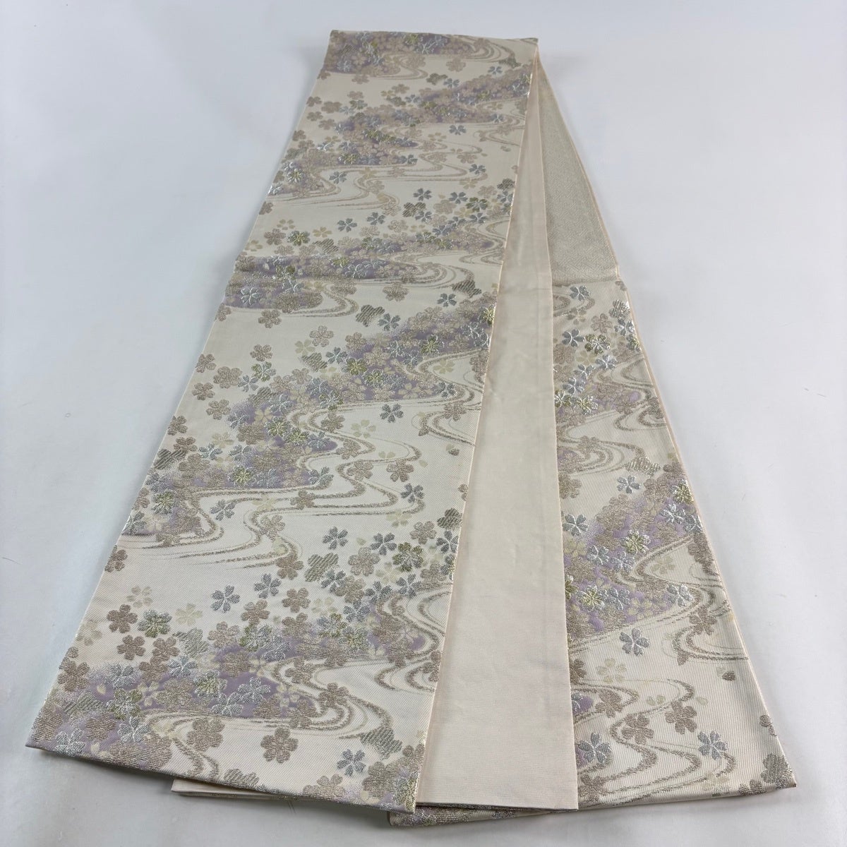 【美品】正絹 袋帯 六通柄 クリーム色 枝垂れ桜 流水 金糸 状態良好 袋帯 名品 桜 流水 金銀糸 クリーム 六通 正絹｜中古・古着