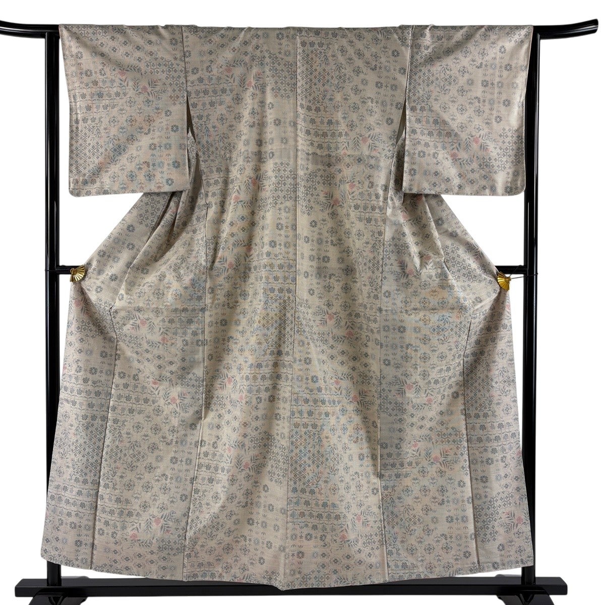 美品】 紬 身丈156.5cm 裄丈64cm M 袷 桜 草花 薄茶色 正絹 名品｜中古