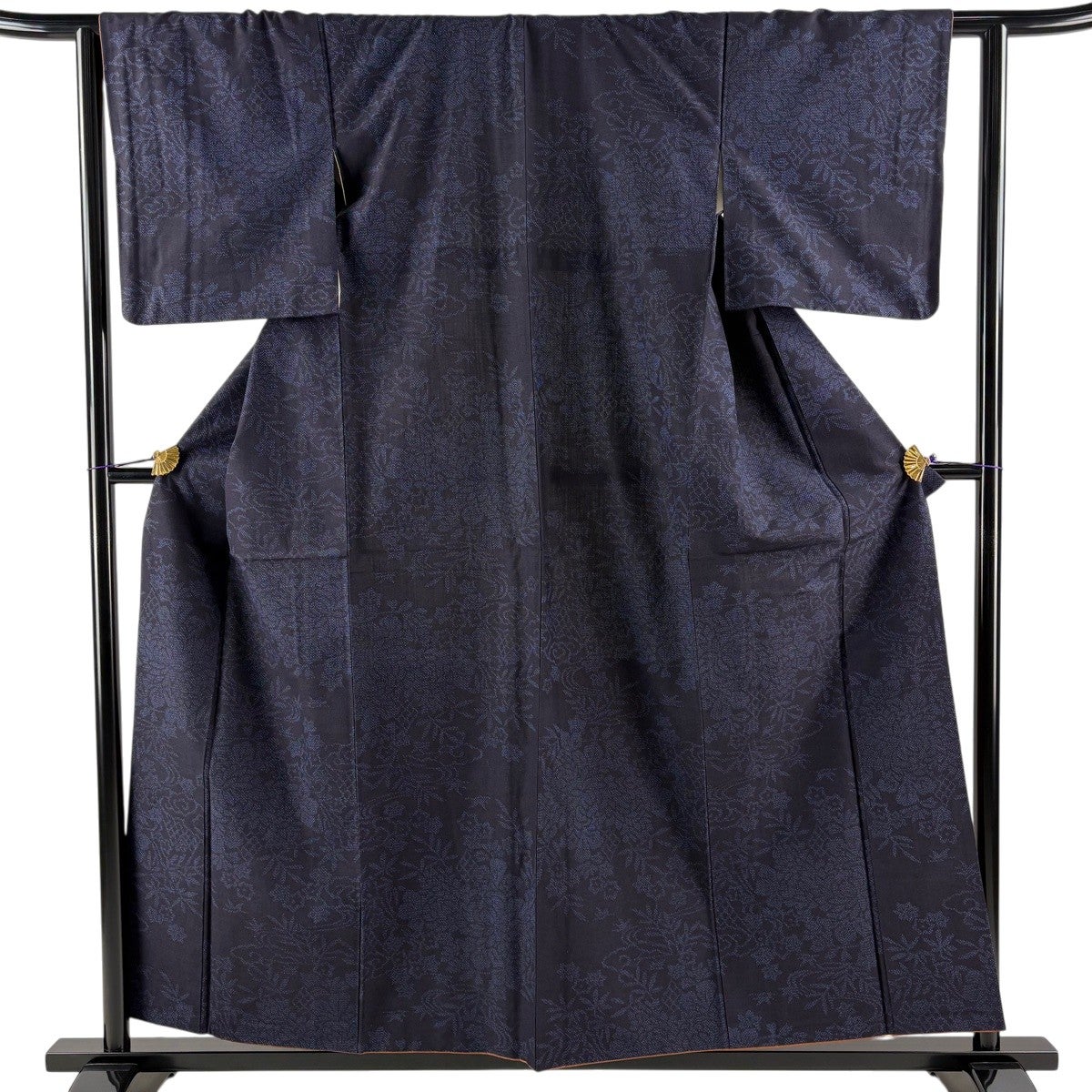 美品】 紬 身丈156.5cm 裄丈62cm S 袷 流水 燕 焦茶色 正絹 名品｜中古