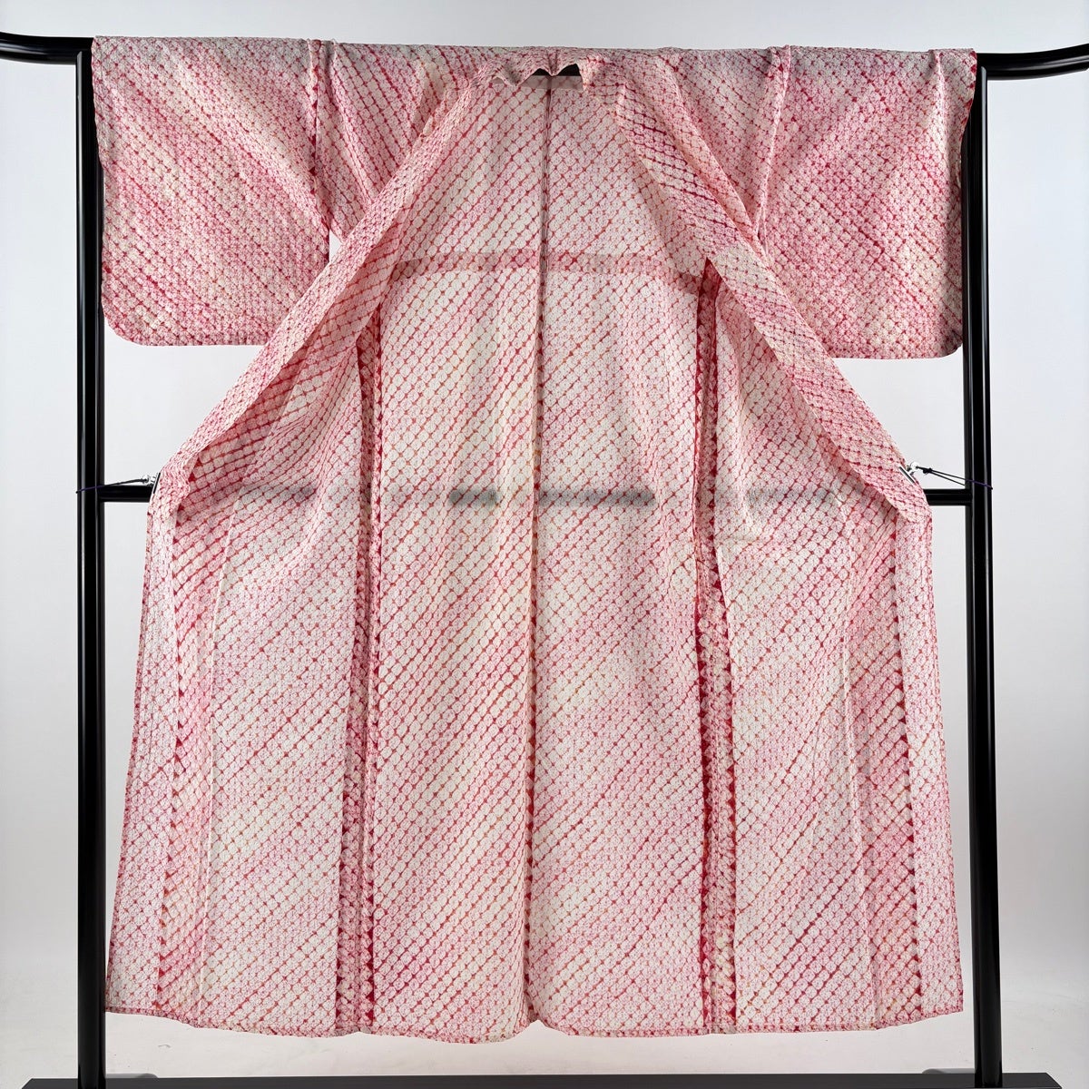 浴衣 身丈149.5cm 裄丈67cm M 絞り浴衣 幾何学 ピンク 綿 名品｜中古