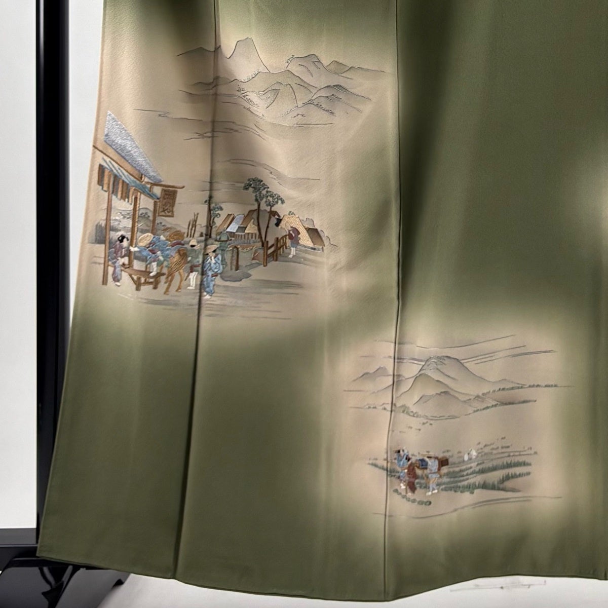 色留袖 身丈161cm 裄丈68cm L 袷 人物 家屋 刺繍 金糸 茶緑色 正絹 秀