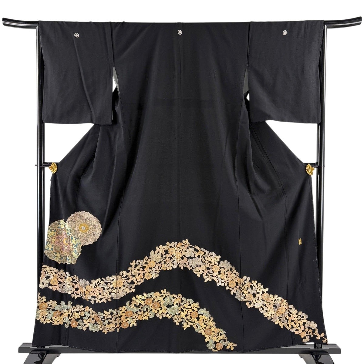 黒留袖 身丈161cm 裄丈65.5cm M 袷 花車 霞 金銀彩 黒 正絹 名品｜中古
