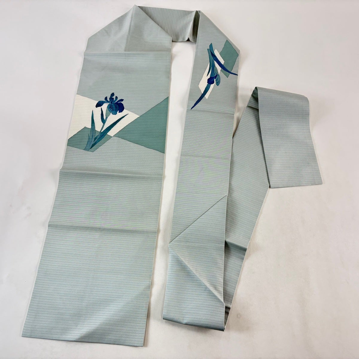 美品】 名古屋帯 秀品 落款あり 夏帯 絽 菖蒲 水色 正絹|中古・古着 美品】 名古屋帯 秀品 落款あり 夏帯 絽 菖蒲 水色 正絹|中古・古着