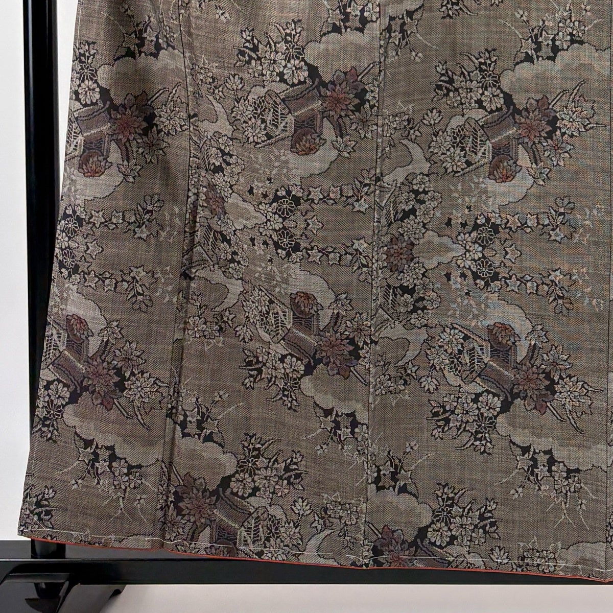 美品】 紬 身丈159cm 裄丈64cm M 袷 御所車 草花 焦茶色 正絹 秀品