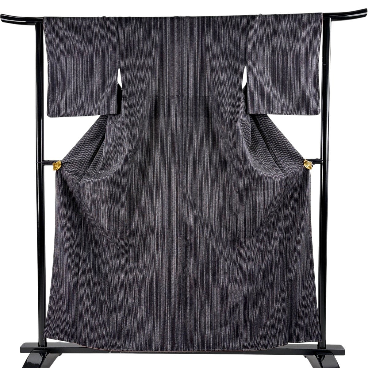 大島紬 美品 名品 身丈158.5cm 裄丈63cm 正絹 【中古】 美品】 大島紬 身丈158.5cm 裄丈66cm M 袷 純泥染 証紙あり 蝶 墨色