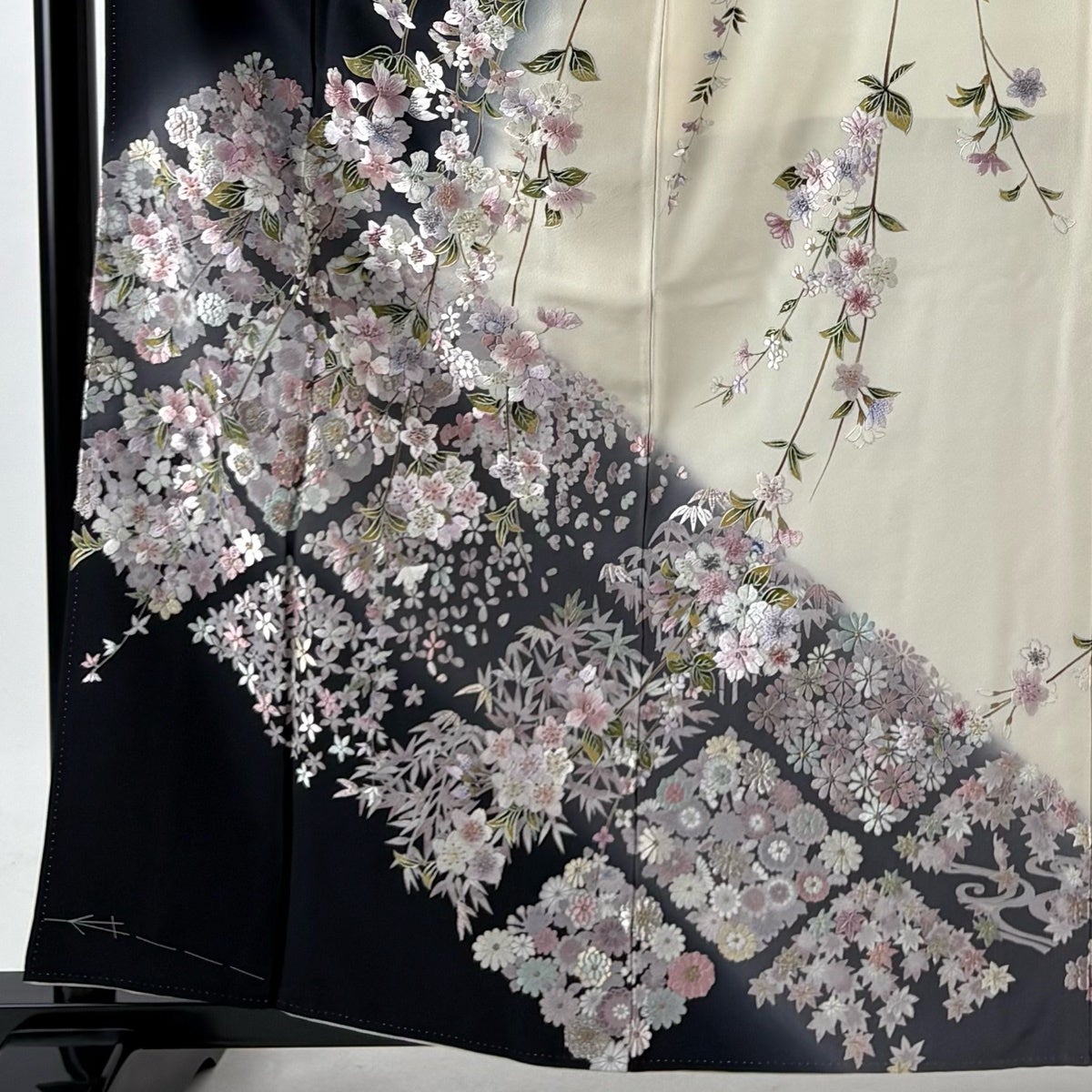 美品】 訪問着 身丈161cm 裄丈64.5cm M 袷 桜 草花 日本刺繍 金糸 黒
