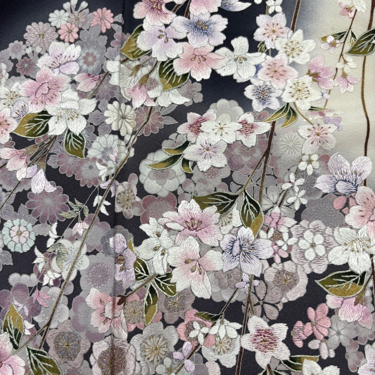 美品】 訪問着 身丈161cm 裄丈64.5cm M 袷 桜 草花 日本刺繍 金糸 黒