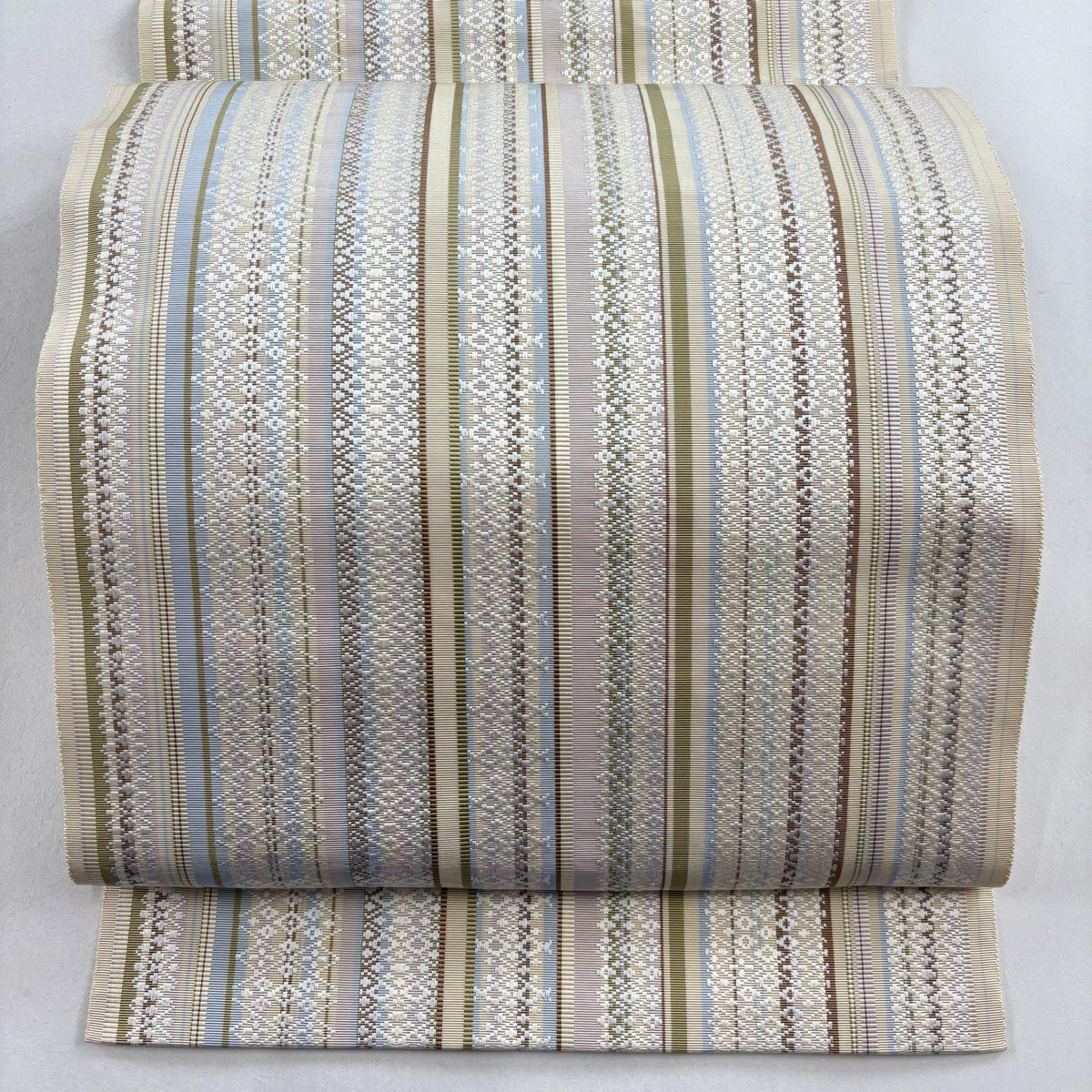 3-39 名古屋帯 八寸 美品 正絹 着物 松葉仕立て 全通 明綴れ ヒゲ 名古屋帯 美品 名品 松葉仕立て 八寸名古屋帯 ますいわ屋 縞 幾何学