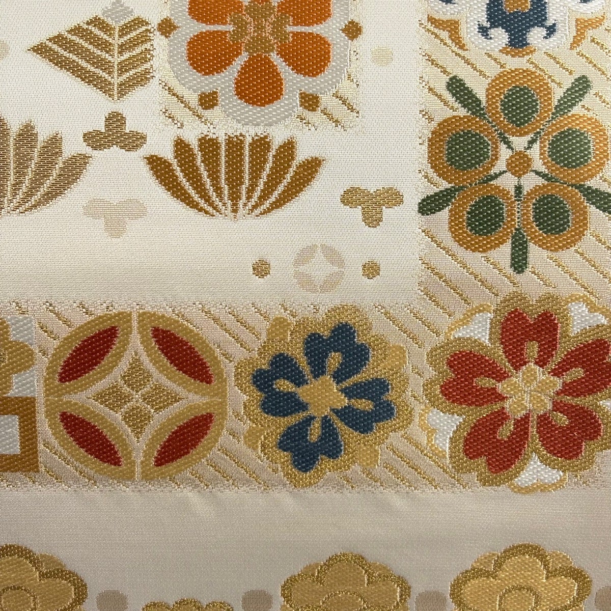 美品】 袋帯 秀品 鈴乃屋 梅菊花尽し文 箔 金銀糸 クリーム 六通 正絹