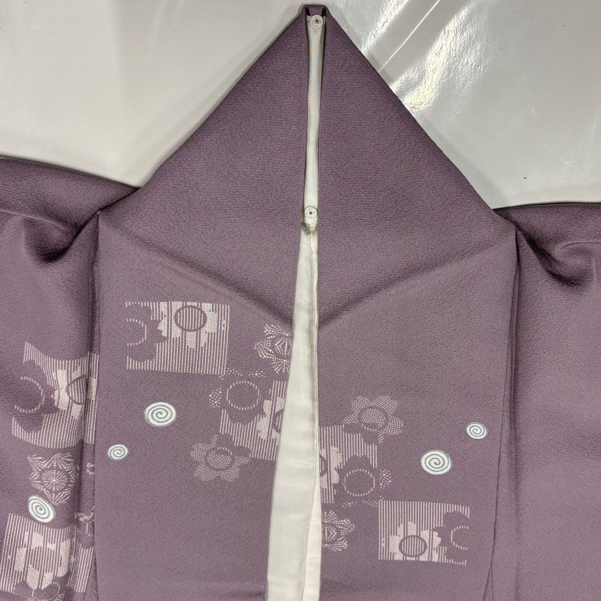 美品】 小紋 身丈157cm 裄丈62.5cm S 袷 桜 幾何学模様 薄紫 正絹 秀品