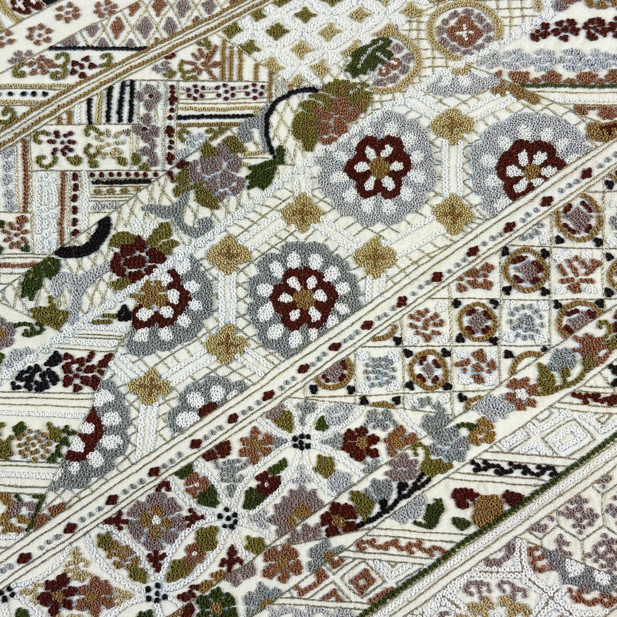 袋帯 名品 華文 七宝 相良刺繍 金糸 クリーム お太鼓柄 正絹｜中古