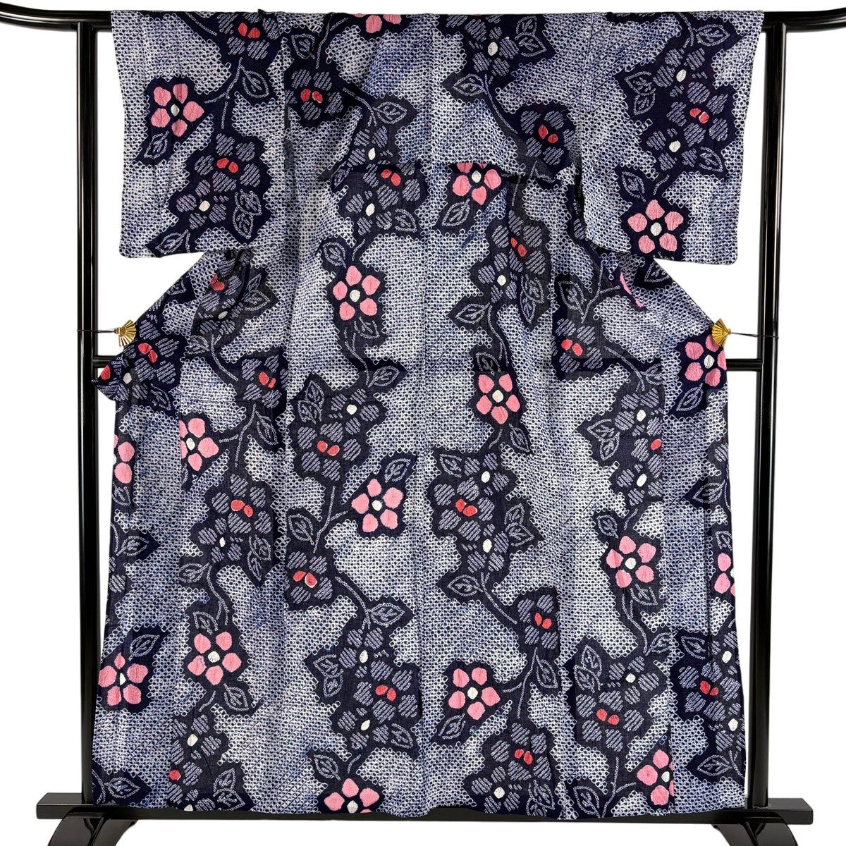 美品】 浴衣 身丈157cm 裄丈61cm S 絞り浴衣 草花 紺色 綿 名品｜中古