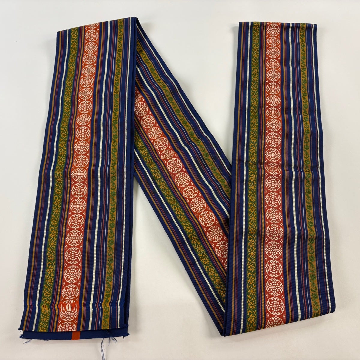 美品】半幅帯 秀品 証紙あり 博多織 花柄 縞 紺色 正絹|中古・古着 美品】半幅帯 秀品 証紙あり 博多織 花柄 縞 紺色 正絹|中古・古着