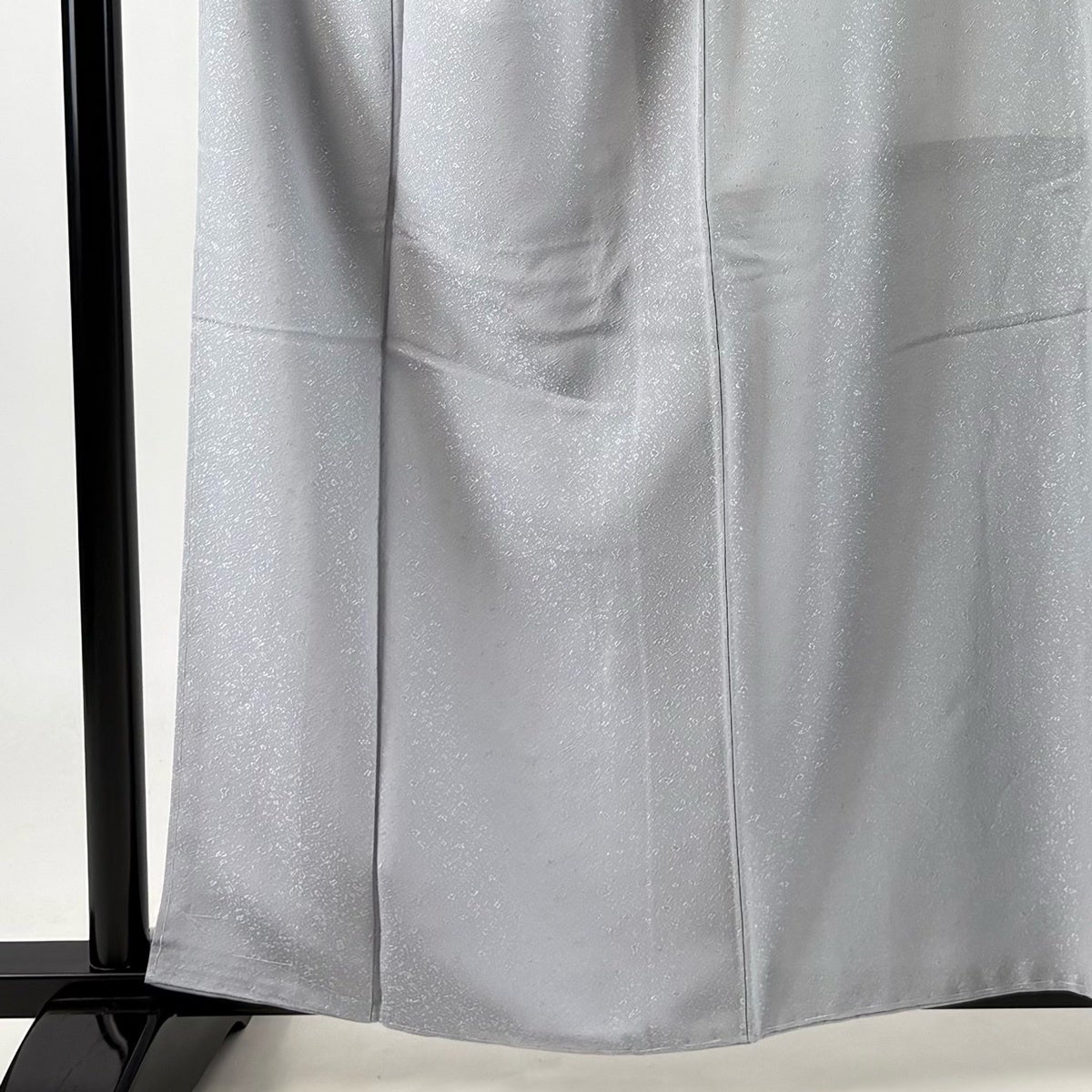 色無地 身丈158.5cm 裄丈64cm M 袷 地紋 灰色 正絹 優品 三つ紋｜中古