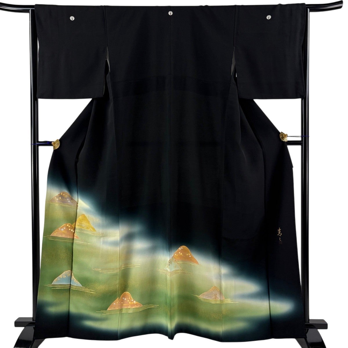 黒留袖 身丈166.5cm 裄丈65cm 正絹 美品 秀品 【中古】 黒留袖 身丈155cm 裄丈66cm M 袷 槇一美 落款あり 鶴 金銀彩 黒 正絹