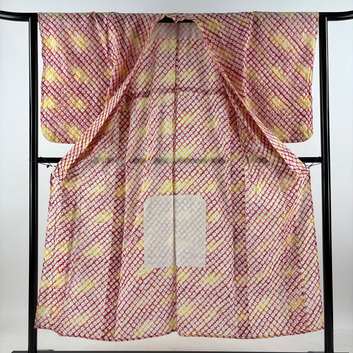 美品】 浴衣 身丈148.5cm 裄丈63cm S 絞り浴衣 幾何学 朱色 綿 名品