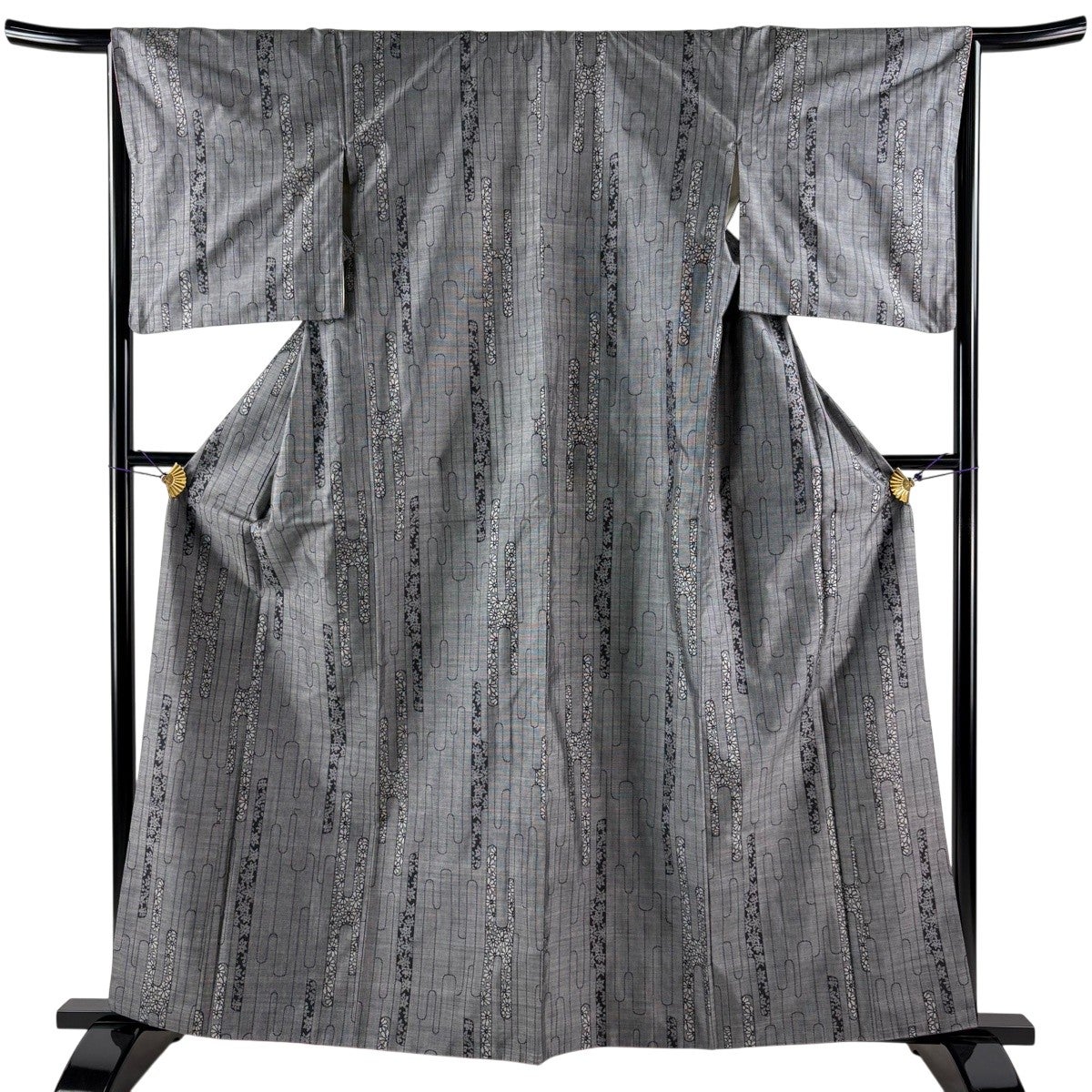 美品】 紬 身丈163cm 裄丈65cm M 単衣 燕 亀甲絣 ベージュ 正絹 名品