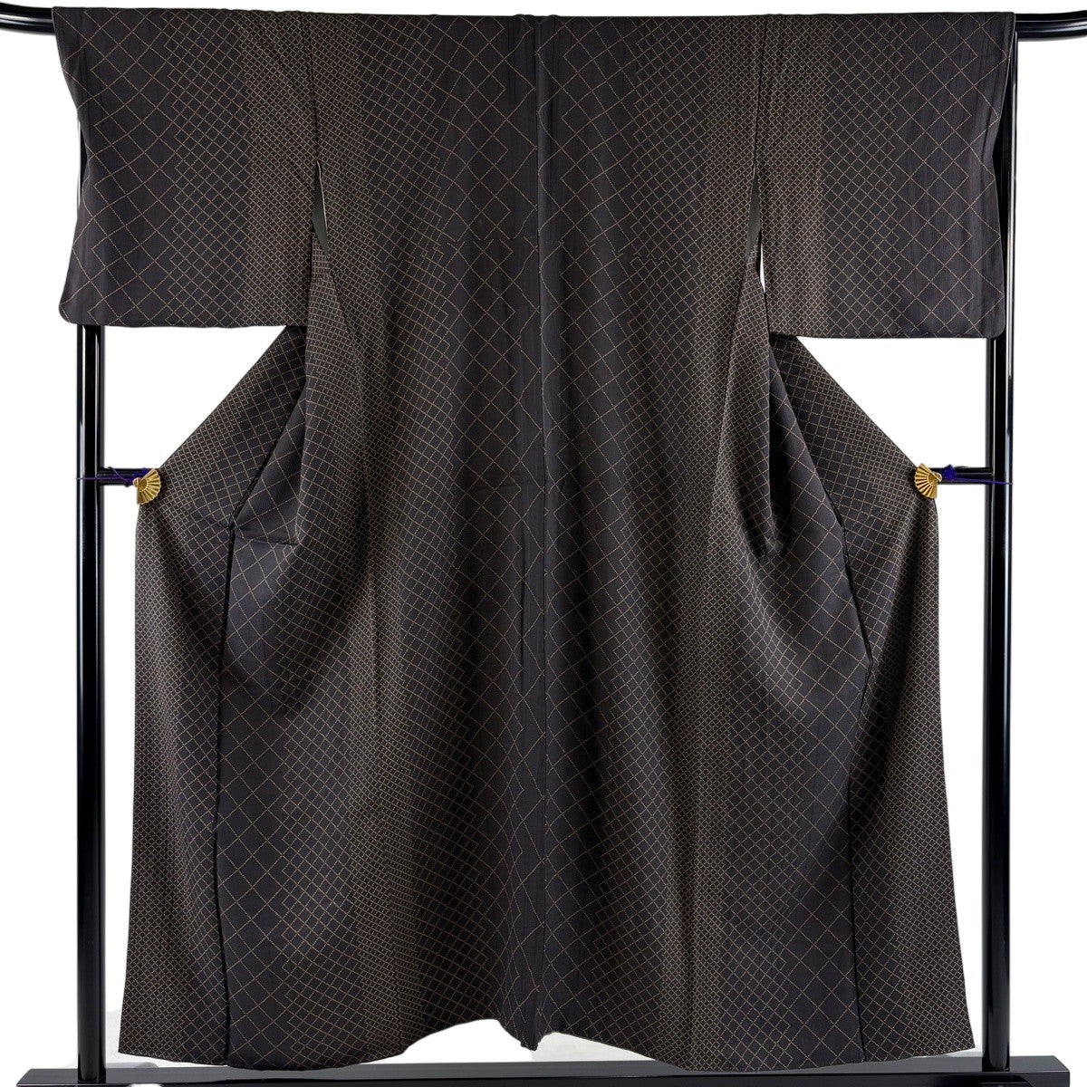 小紋 身丈159.5cm 裄丈69cm L 袷 やまと バチ梅 黒 正絹 秀品｜中古