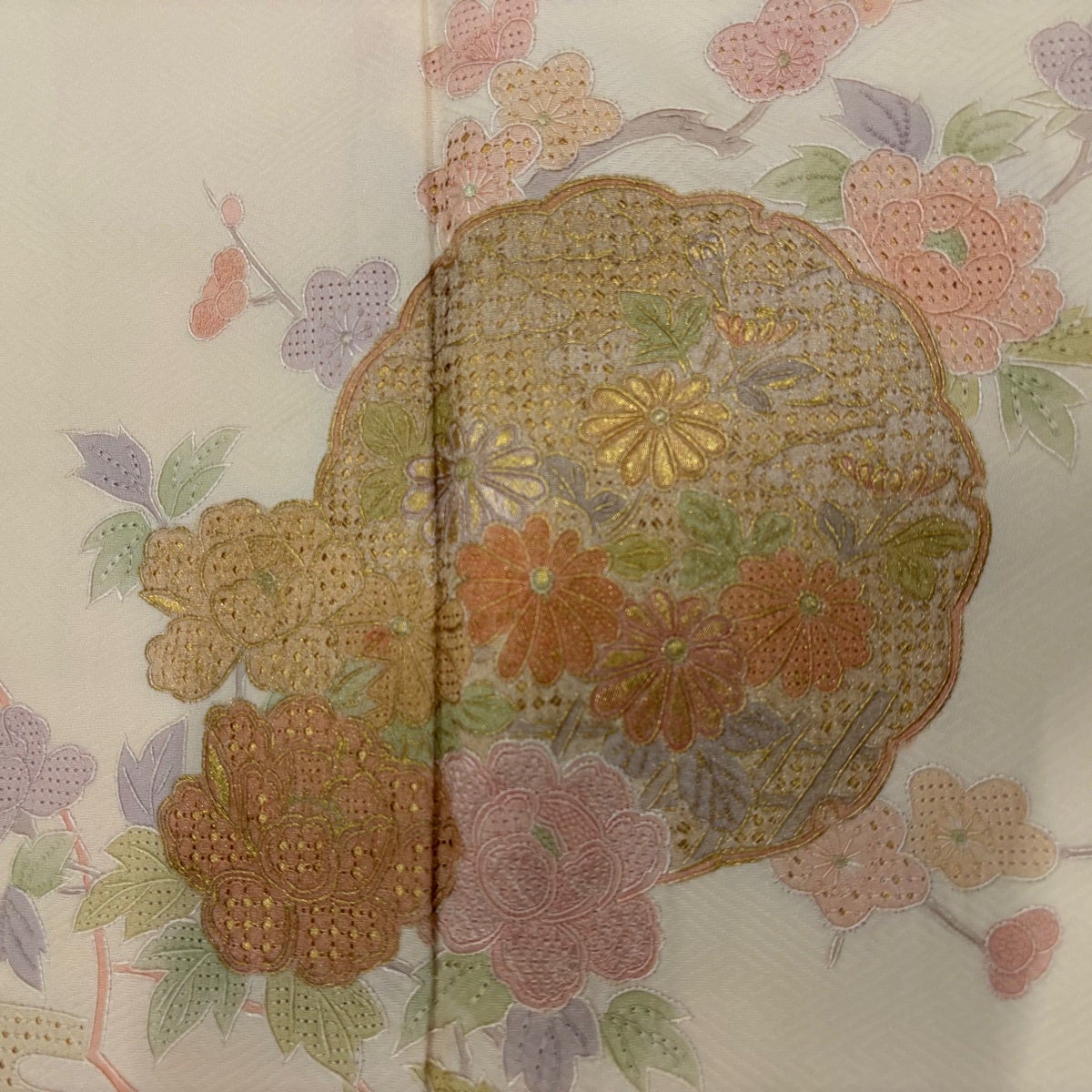付下げ 身丈160cm 裄丈66.5cm M 袷 やまと 鏡裏文 草花 金彩 汕頭刺繍