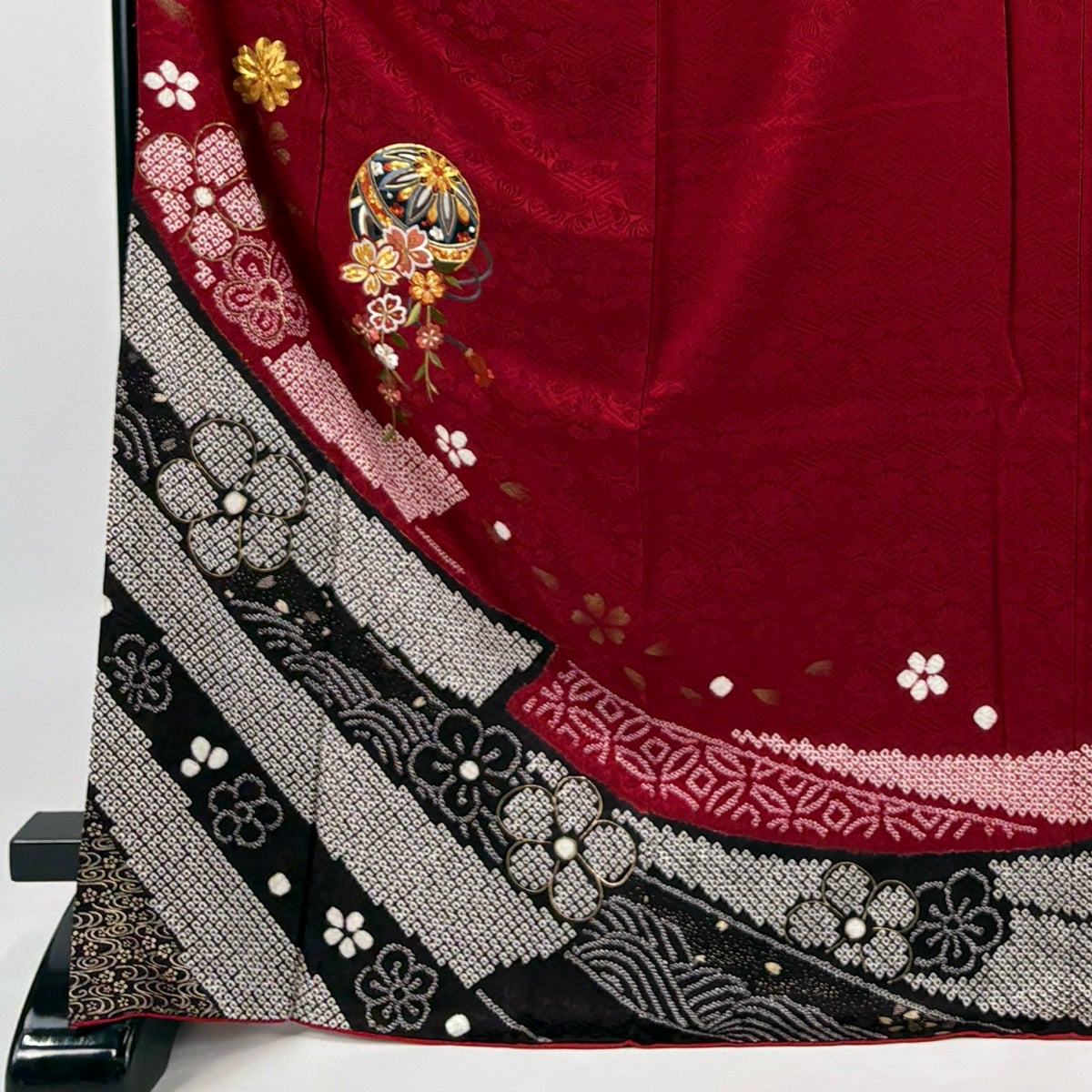 振袖 身丈170.5cm 裄丈66.5cm M 袷 手鞠 桜 金糸 刺繍 赤 正絹 秀品