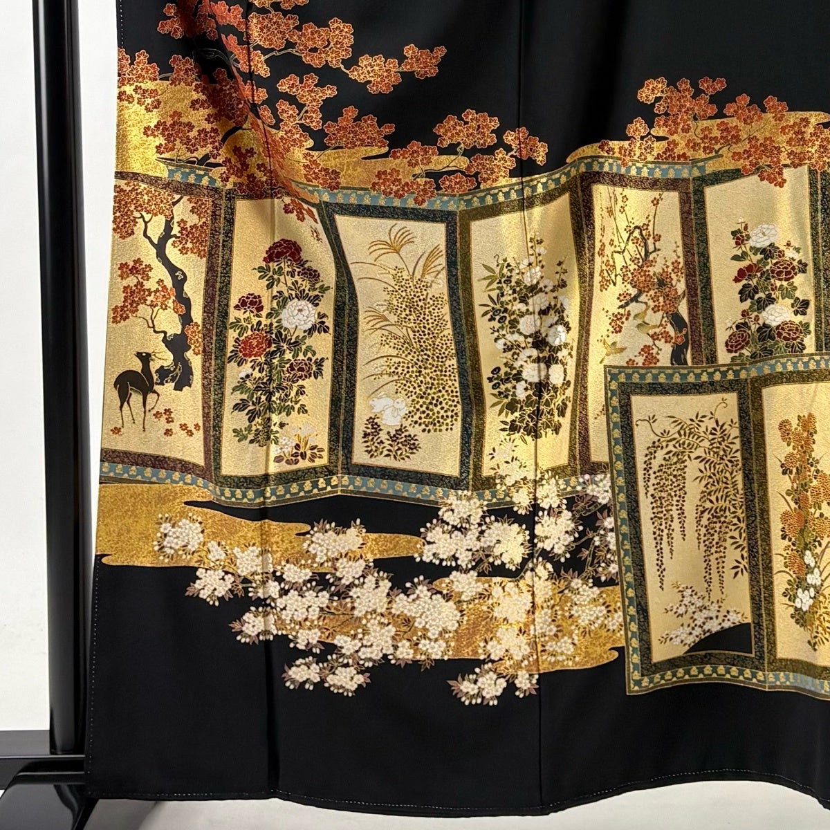 黒留袖 身丈161cm 裄丈66.5cm M 袷 松尾光琳 落款あり 屏風 草花 金彩