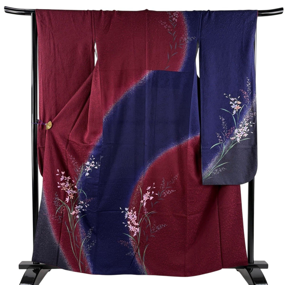 やまと謹製 美品 振袖 正絹 黒に近い濃紺 花柄 金彩 袷 身丈161cm 美品】 振袖 身丈161cm 裄丈66cm M 袷 やまと 草花 葉と実 金彩 ぼかし